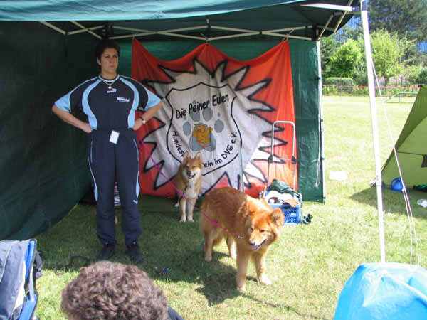 078-PHV Hannover13_06_2004_Susi und Lucky im Eulenzelt