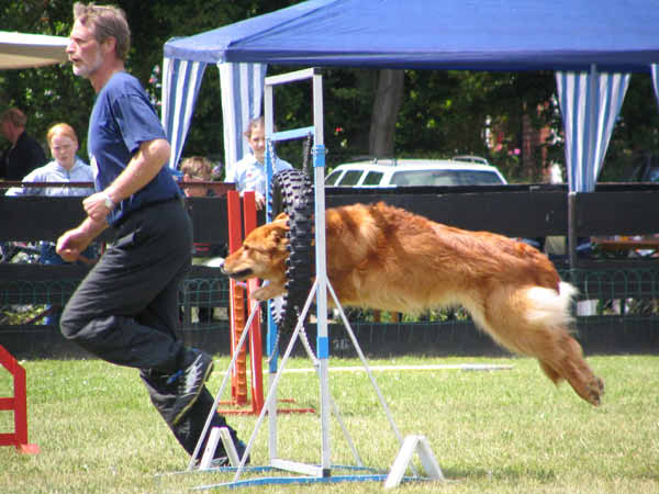 079-PHV Hannover13_06_2004_Theo im Reifen,Peter