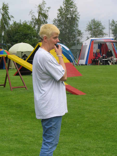 130Angela mit Pfeife